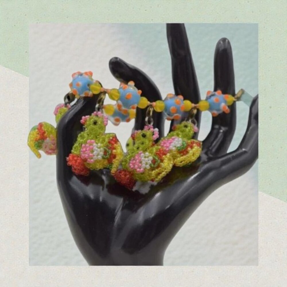 EUC Victoria & Richard Emprise Beaded Chicken Bracelet